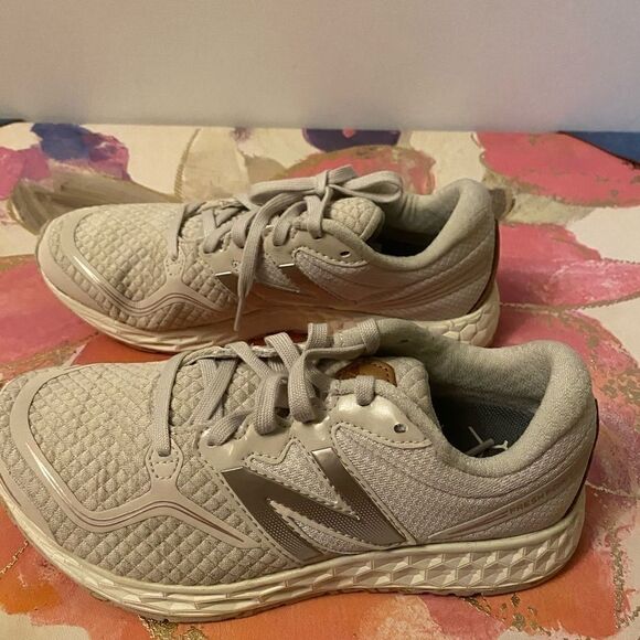 🎉New Balance  Veniz Running Shoes 5US - Picture 10 of 10